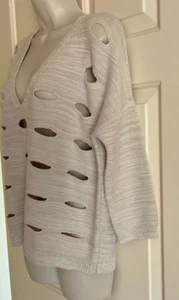 EXPRESS Women Size M Oversize Cutout Sweater Cream V Neck 3/4 Sleeve NWT $60 - Picture 1 of 6