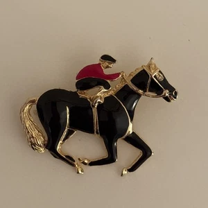 Vintage Horse Jockey Brooch Gold Tone Black Enamel Red Silks Classic Racing Pin - Picture 1 of 4