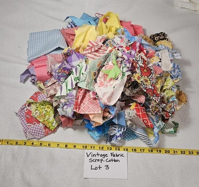 Lote de 3 piezas de chatarra de edredón de tela de algodón vintage florales 1 lb 4 oz Foto 1 de 4