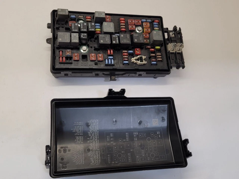 2014-2016 BUICK LACROSSE Fuse Box Engine Hybrid 90767240 14-16 Foto 1 de 4