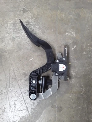 GMC Envoy Denali 2006 5,3 L V8 pedal acelerador de gasolina Foto 1 de 4