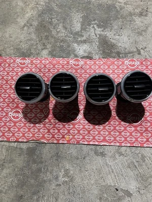 Audi A3 S Line 2006-10 tablero delantero salida de ventilación aire aire aire acondicionado calefacción OEM 8P0820901E plateado Foto 1 de 4