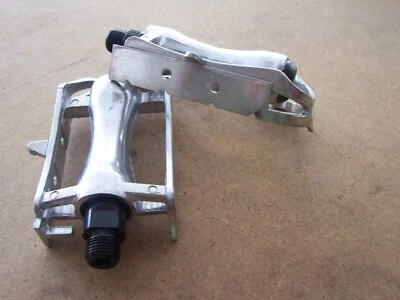 COPPIA DI PEDALI PER  BICI DA CORSA VINTAGE RETRO' IN ALLUMINIO CON FORI - Immagine 1 di 3