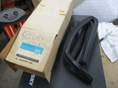 NOS 1976 1978 Cadillac Eldorado Weatherstrip Left Side 9825065 Weather Strip - Image 1 of 4