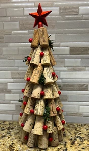 Árbol de Navidad de corcho de vino hecho a mano con bayas rojas y estrella NUEVO 14 1/2 x 5 - Imagen 1 de 2