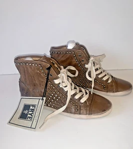 Frye Schuhe Damen 7M Kira Biker Nieten High-Top Sneakers braun Schnürschuhe 71114 - Bild 1 von 11