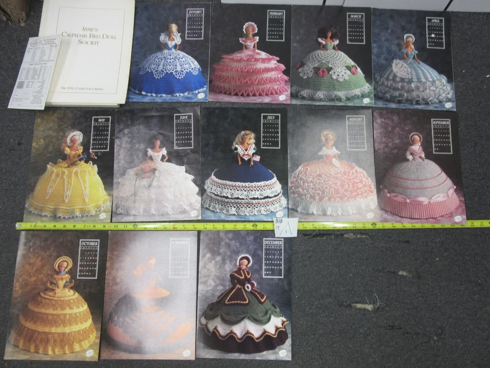 Annie's Calendar Bed Doll Society Crochet Clothes Fashion Doll Patterns Lot 1991 - Imagem 1 de 4