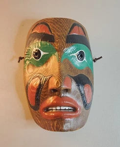 Madera pesada tallada a mano 2 libras + Máscara pintada como la vida de las Primeras Naciones - Canadá - Imagen 1 de 10