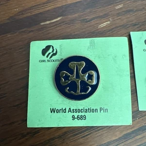 Vintage Pfadfinder Weltverband Anstecknadel goldfarben blau Emaille 9-689 GSA - Bild 1 von 2