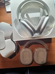 AirPods Max Lightning White w/ Smart Case - Good Condition  - Picture 1 of 24