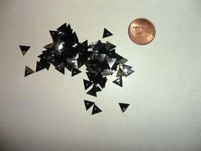 Lentejuelas triangulares planas negras vintage 7 mm appox 200 piezas ~ Hecho en Alemania  Foto 1 de 3