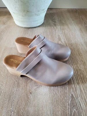 Zueco sin cordones ANDRE ASSOUS SOFI CUERO Ceniza Talla 10 Nuevo sin caja $220 Foto 1 de 4