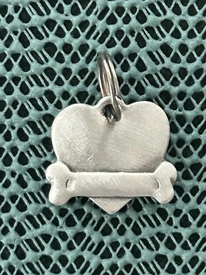 Dije de collar de perro de peltre ~ corazón y hueso ~ viene en tarjeta de regalo colorida Foto 1 de 2