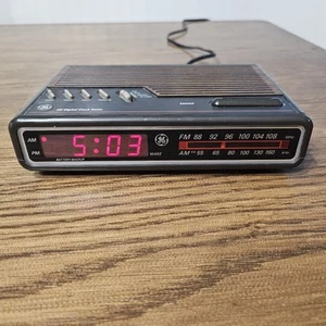 GE 7-4612A AM FM Digital Alarm Clock Radio Battery Backup Wood Grain Very Good - Picture 1 of 9