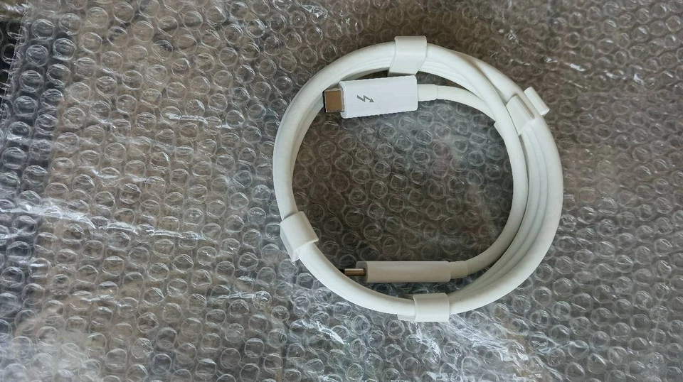 Original LG EAD63988303 1.5m 100W White Thunderbolt 4 cable for LG Monitor