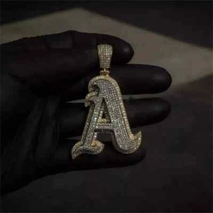 2,5 kt Rundschliff ECHTER Moissanit individuell jeder Buchstabe Anhänger 14 K Gelbgold plattiert - Bild 1 von 3