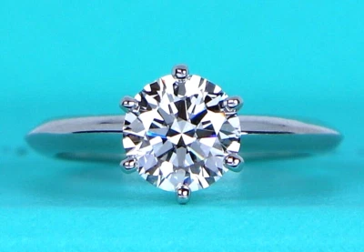 Anillo de compromiso de diamantes redondos Tiffany Co platino 1,20 quilates D VS2 $25.500 4,5 Foto 1 de 4