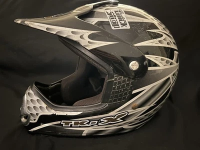 Casco de motocross todoterreno KBC TK-X - adulto pequeño - negro/plateado - usado Foto 1 de 4