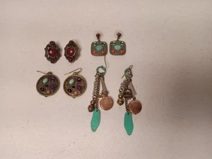 Lote de 4 pares de pendientes colgantes Chicos tonos plata oro verde azulado rojo púrpura gota - Imagen 1 de 6