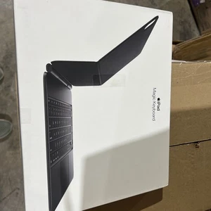 Apple iPad 13 pouces Magic Keyboard A2974 (M4) noir - boîte ouverte - Photo 1/4