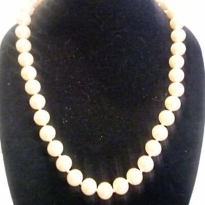 Chunky Hand Knotted Faux Pearl Beaded ?Necklace 24 Inch - Picture 1 of 3