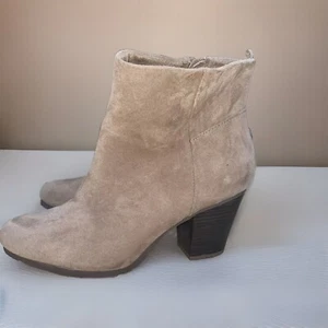 Old Navy Sand Tan Suede Basic Stacked Heel Ankle Zip Closure Brown Boots Sz 9 - Picture 1 of 15