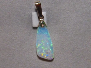 2.8 ct.   Opal Pendant , solid 14 k Yellow Gold - Picture 1 of 12