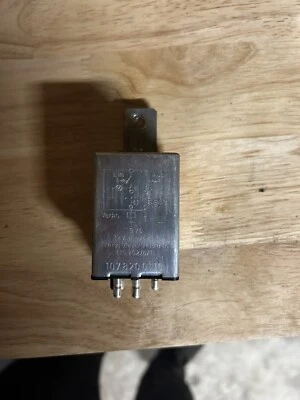 Relé de panel de ventana trasera térmico Mercedes R107 450SL 560SEC 1078200110 FABRICANTE DE EQUIPOS ORIGINALES Foto 1 de 3