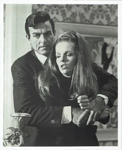 Mike Connors Leslie Perkins Mannix vintage photograph - Foto 1 di 2