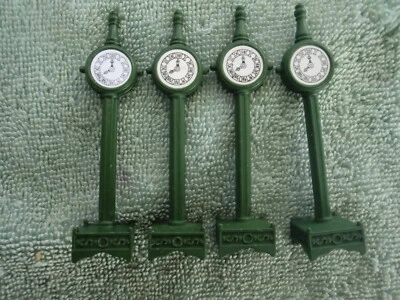 ЛОТ ИЗ 4 МИНИАТЮРНЫХ ГОРОДСКИХ КВАДРАТНЫХ ЧАСОВ НА ПОЧТЕ DK. ЗЕЛЕНЫЙ МЕТАЛЛИЧЕСКИЙ DEPT 56 ТАЙВАНЬ ROC - Изображение 1 из 3