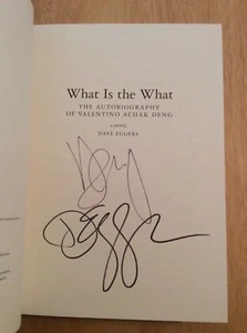 Autografato Da 2 Dave Eggers,Valentino Achak Deng - What Is The HC 1st/1st + Pic - Picture 1 of 11