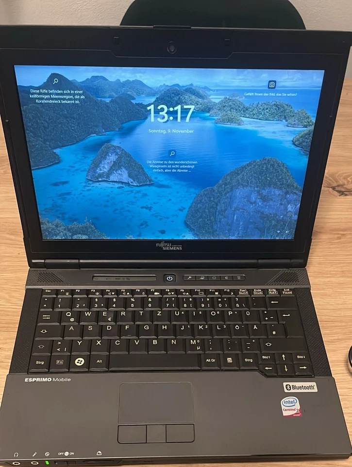 Fujitsu Esprimo U9210  alter Notebook mit Core 2 Duo P8400, 120GB SSD 8 GB RAM - Bild 1 von 4