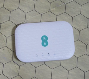 Routeur portable EE Mini Hub EE71 4G haut débit Wi-Fi portable - Photo 1/3