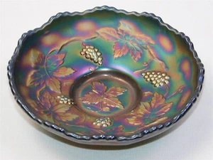 Antiguo cuenco de uvas y hojas de vidrio de carnaval de cobalto Fenton de 5,75" - Imagen 1 de 6
