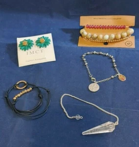 Lot of 8- 6 Bracelet, 1 set of earrings & 1 Crystal- (7615) - Picture 1 of 6