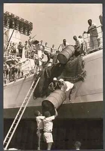 HMS DIDO ZAMBIAN POLITICAL CRISIS 1965 - Picture 1 of 4