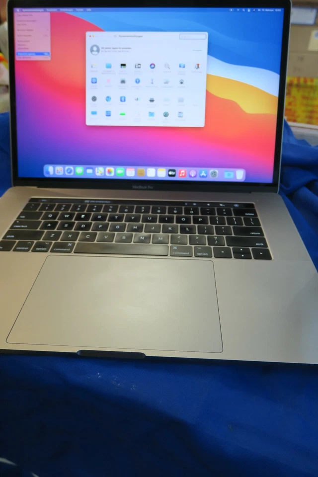 Apple MacBook Pro A1707 , 2,8 GHz , 16GB , 250GB SSD Laptop  - Bild 1 von 1