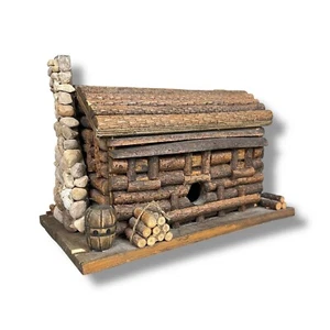 Casa de pájaros cabaña ramita vintage con chimenea decorada de piedra real y tapa con bisagras - Imagen 1 de 17