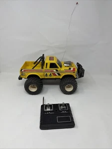 Radio Shack Radio Controlled Off Roader RC 4X4 V8 With Controller Untested - Picture 1 of 13