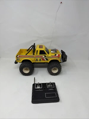 Radio Shack Radio Controlled Off Roader RC 4X4 V8 With Controller Untested - Image 1 of 4