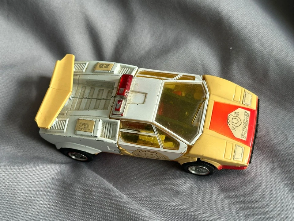 Vintage TRANSFORMERS G1 Autobot RED ALERT Fire Chief Lamborghini Takara 1982 - Image 1 of 4