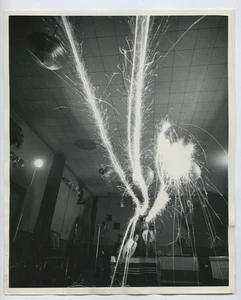 Jet Propelled Rocket Display Demonstrating Splitting Of Atoms 1948 Press Photo - Picture 1 of 2