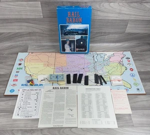 RAIL BARON GIOCO DA TAVOLO DI COSTRUZIONE FERROVIA IMPERO AVALON HILL 1977 | COMPLETO - Foto 1 di 13