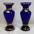 2 kleine blaue Glas Vasen Bohemia Goldrand getzten Ornamenten bhmisch 15 cm 
