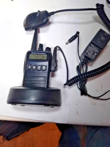 Vertex VX-454 Two Way Radio, UHF, IP57 Rated Tough, 400-470 MHz - Afbeelding 1 van 5