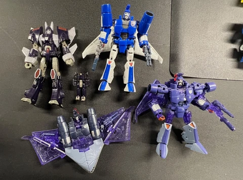 Transformers Univers Cyclonus and Sweeps set of 4 Cover