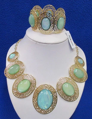 Collar Babero y Pulsera Elástica Style & Co Tono Dorado Piedras Azules y Verdes Nuevo de Lote Antiguo Foto 1 de 4