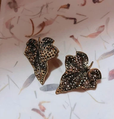 Pendientes Kirks Folly vintage hojas caídas tono dorado Foto 1 de 4
