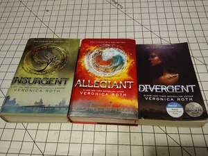 Divergent Series Books 1-3 by Veronica Roth Mixed Lot 1 PB & 2 HC *Pre-owned* - Imagen 1 de 2