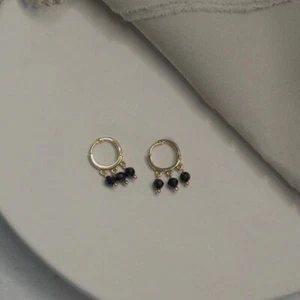 18K Gold Plated Hoop Earrings Latch Back 16-17mm Hoop Black Tourmaline 3-4mm - Picture 1 of 1